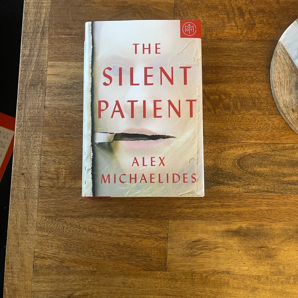 The Silent Patient Hardcover - White and Red